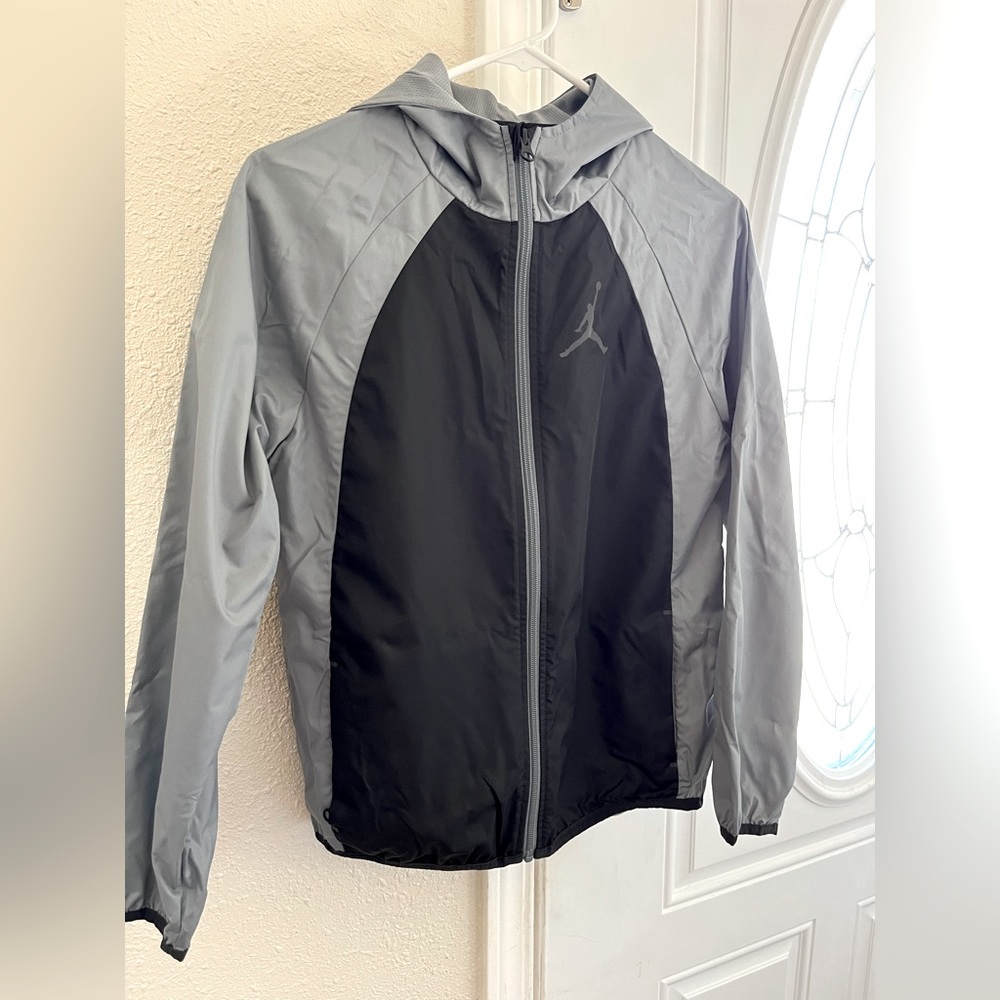 EUC 🧥 Boy’s Large Lightweight Nike Zip up Jacket.